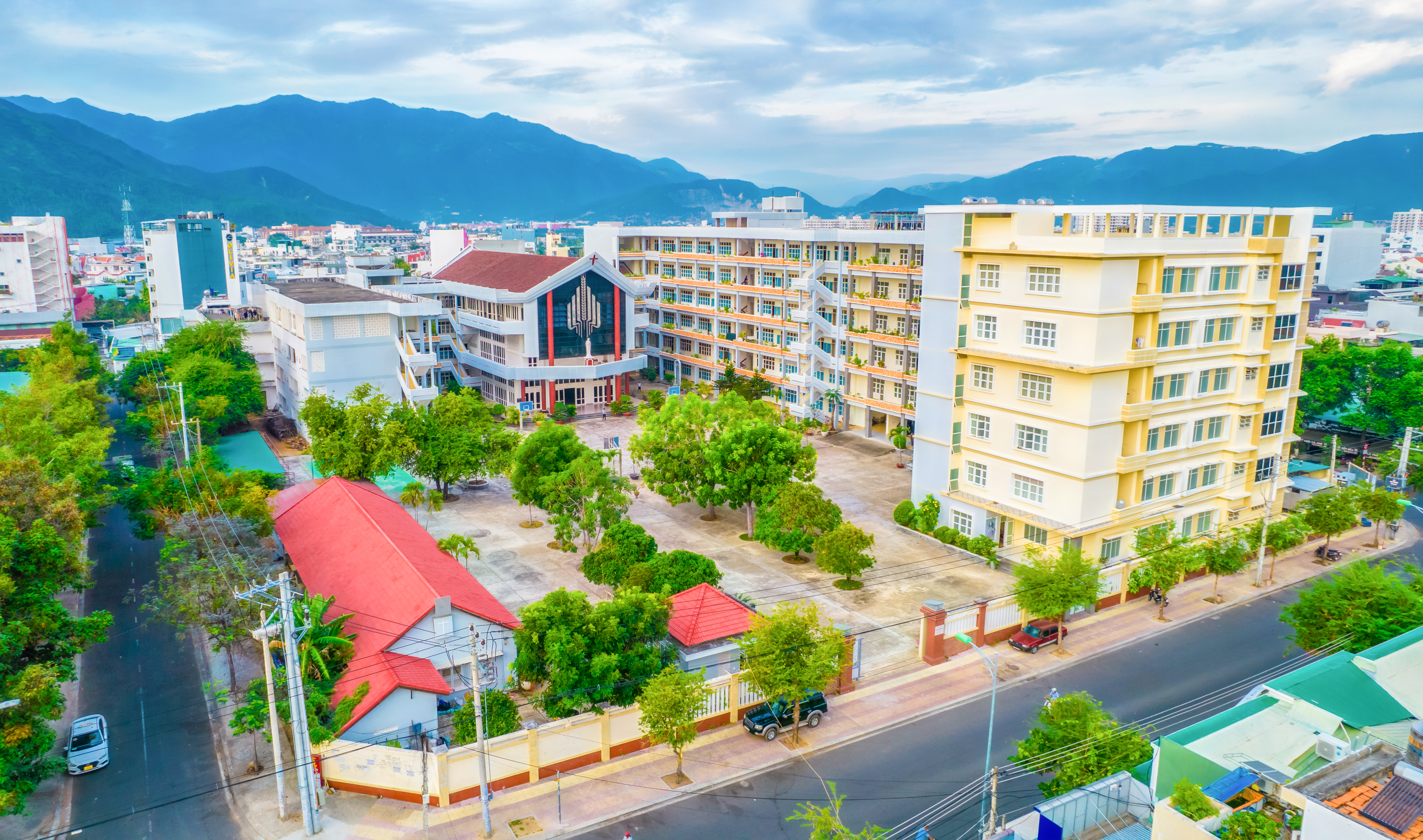 VỀ THĂM MÁI TRƯỜNG XƯA